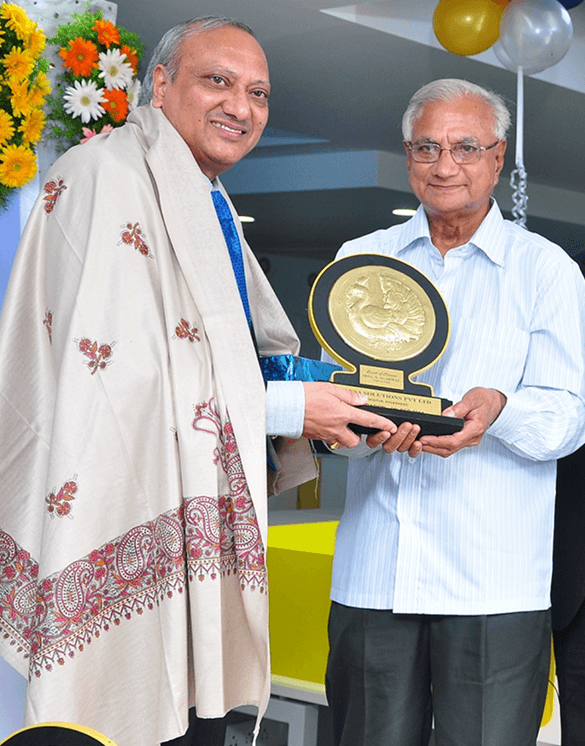 Leadership memento and shawl ceremony
